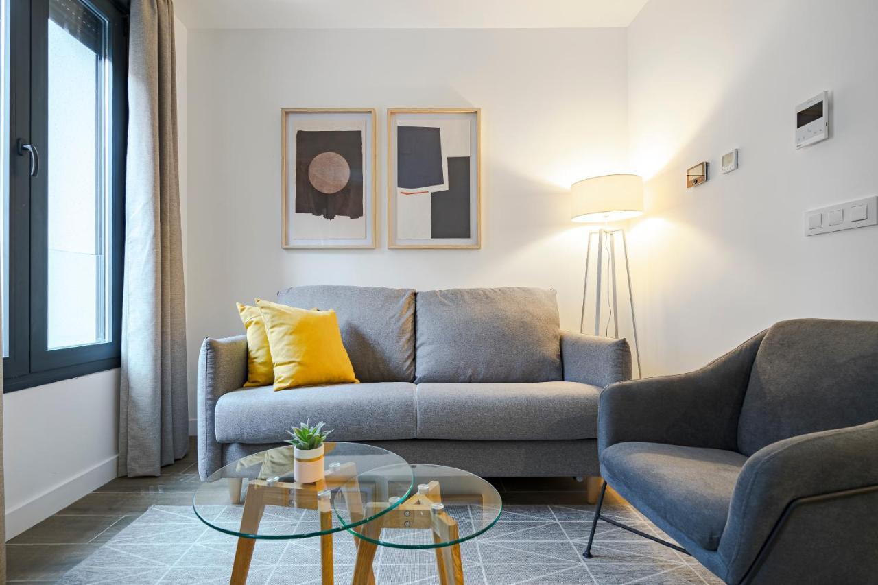 Feelathome Castilla Apartments Madrid Exterior photo