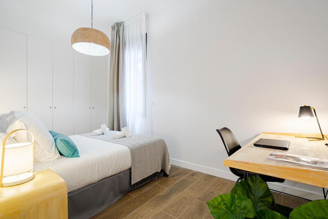 Feelathome Castilla Apartments Madrid Exterior photo