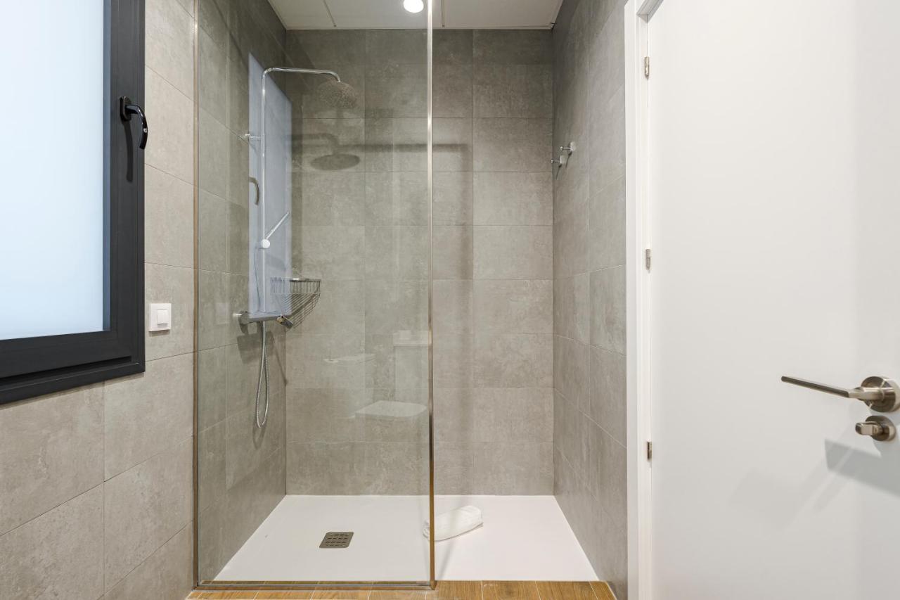 Feelathome Castilla Apartments Madrid Exterior photo