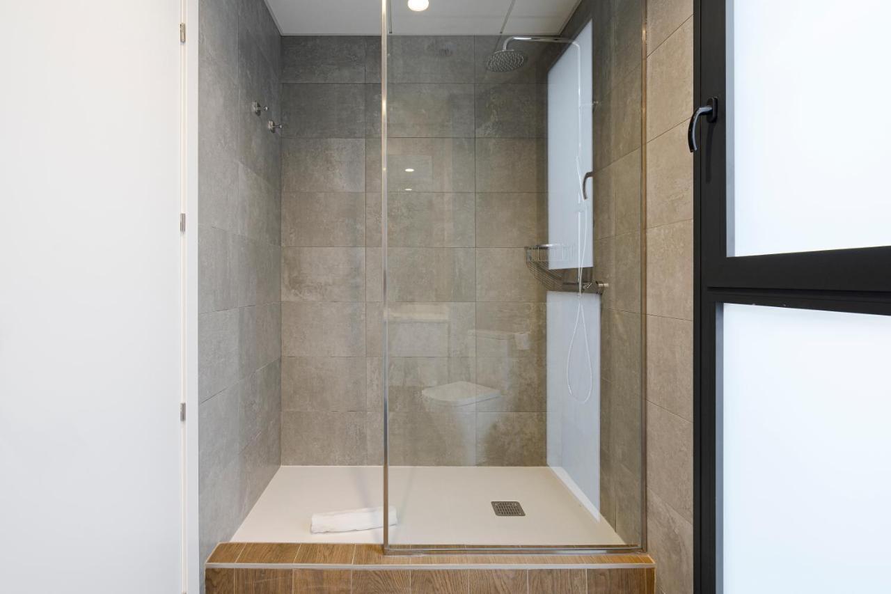 Feelathome Castilla Apartments Madrid Exterior photo