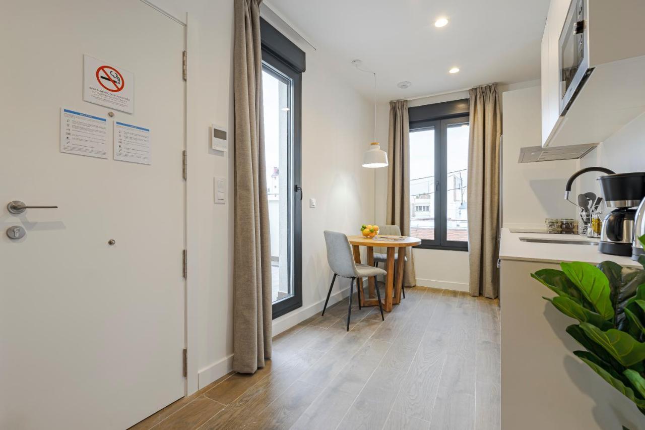 Feelathome Castilla Apartments Madrid Exterior photo