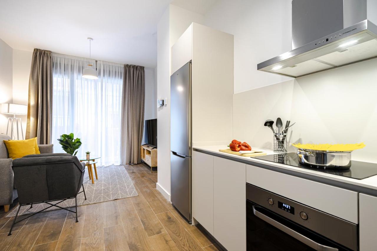 Feelathome Castilla Apartments Madrid Exterior photo
