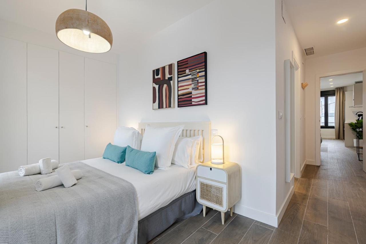 Feelathome Castilla Apartments Madrid Exterior photo