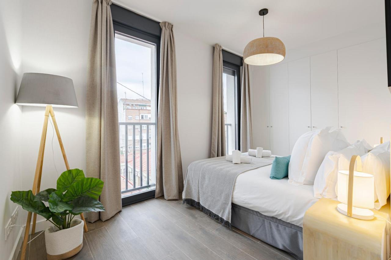 Feelathome Castilla Apartments Madrid Exterior photo