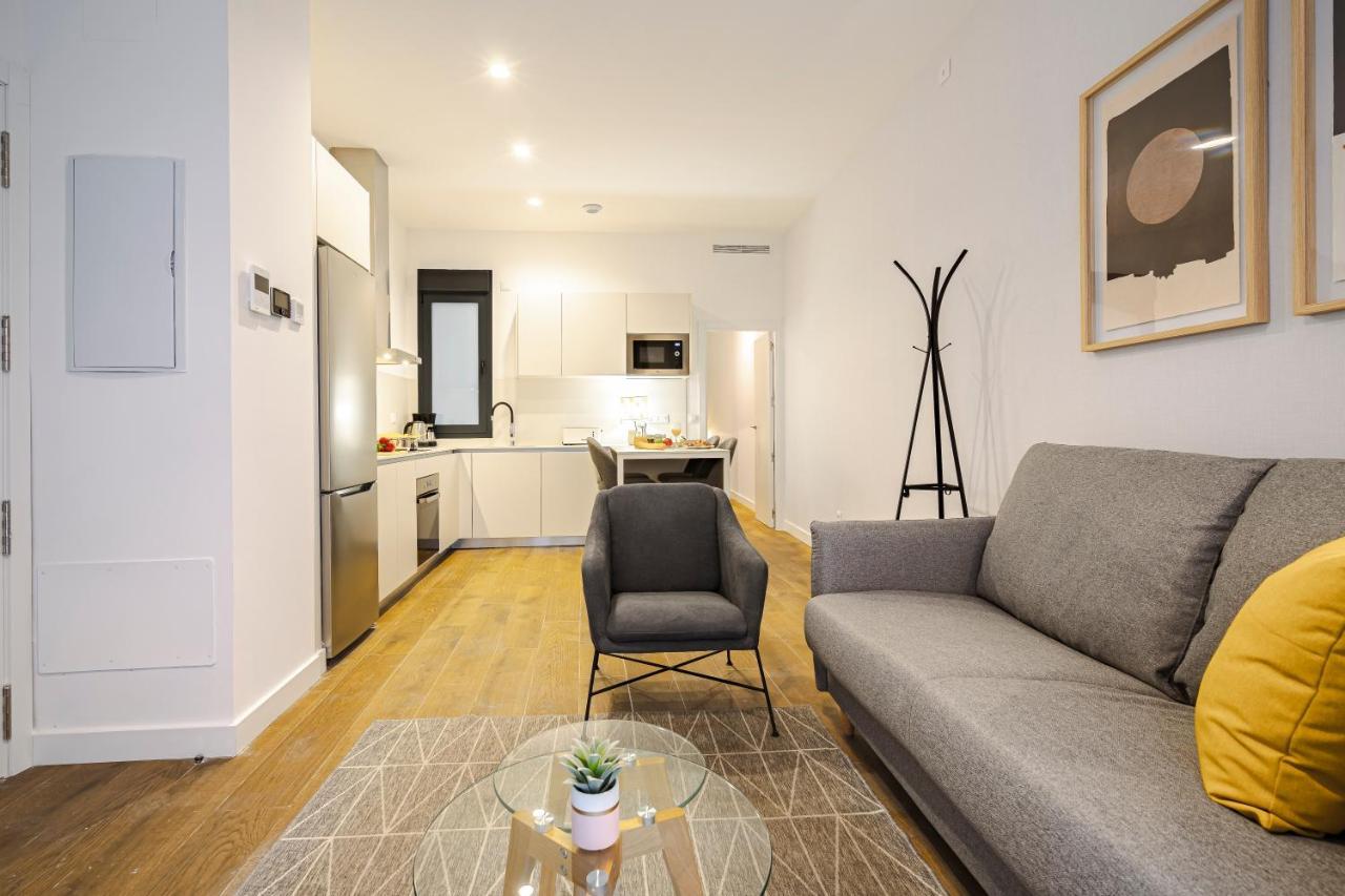 Feelathome Castilla Apartments Madrid Exterior photo