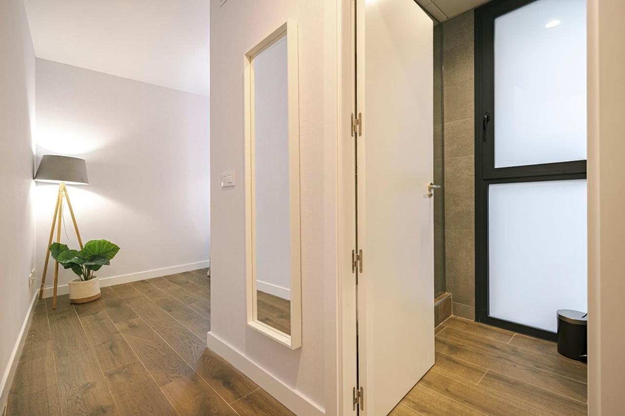 Feelathome Castilla Apartments Madrid Exterior photo