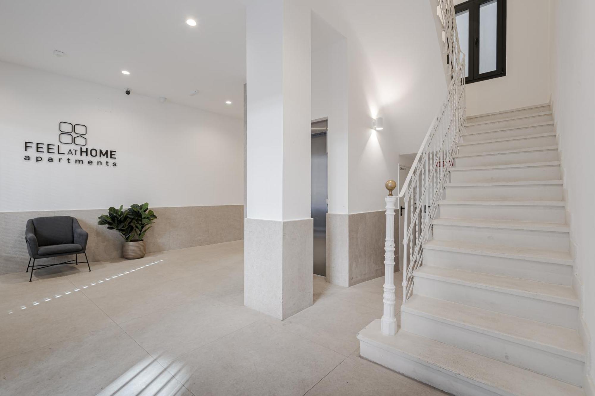 Feelathome Castilla Apartments Madrid Exterior photo