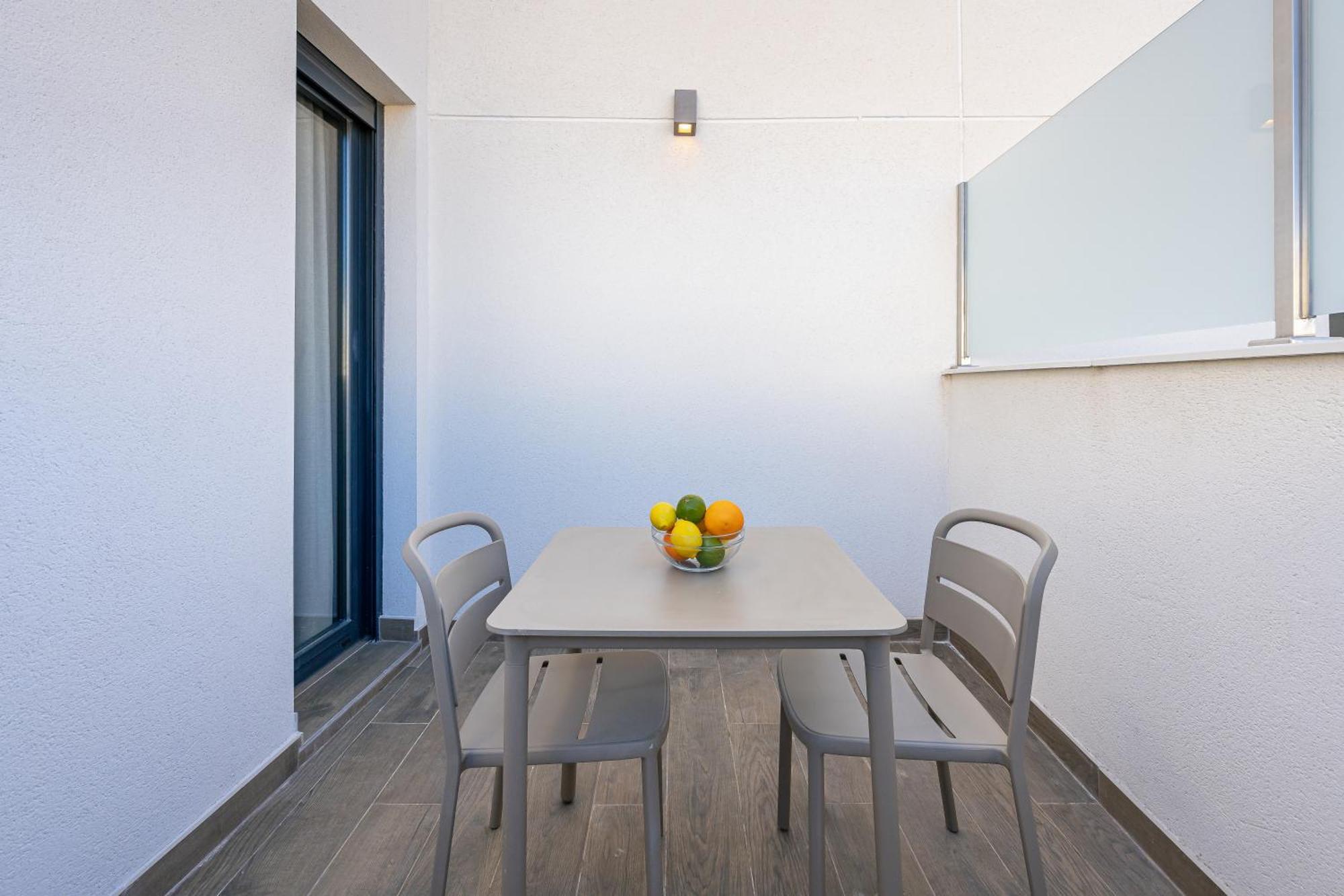 Feelathome Castilla Apartments Madrid Exterior photo